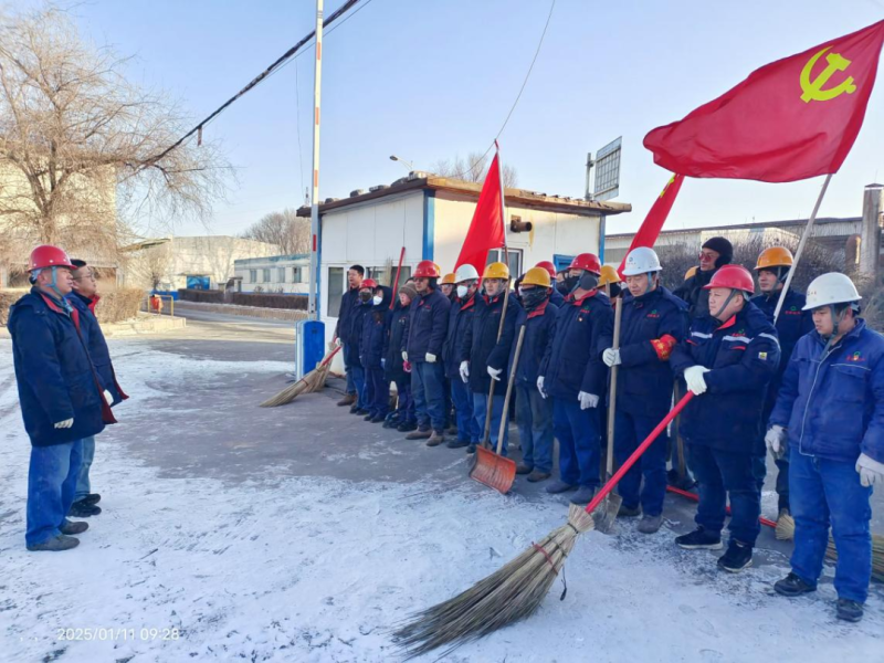 物產(chǎn)工投公司黨委開展“節(jié)前環(huán)境大整治、干干凈凈過大年”環(huán)境衛(wèi)生整治主題黨日活動