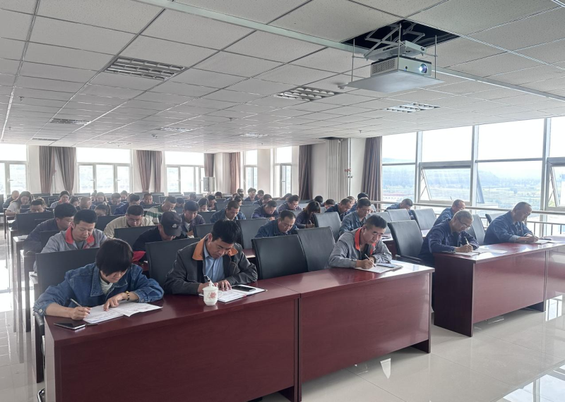 廉當(dāng)“鐮”可以除雜念   欲為“獄”勢(shì)必積災(zāi)難 ——集團(tuán)紀(jì)委書(shū)記為物產(chǎn)工投公司黨員干部、關(guān)鍵人員 授主題教育廉政專題黨課