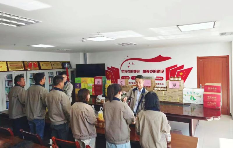 情系職工，夏送清涼——朝物開(kāi)投公司開(kāi)展夏日送清涼活動(dòng)