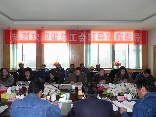 深入車間班組、“零距離”接觸職工、體驗職工生活、傾聽職工心聲