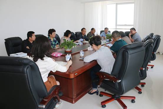 省商務(wù)廳副廳長(zhǎng)朱小青協(xié)同西寧海關(guān)、省檢驗(yàn)檢疫局一行深入企業(yè)就保稅物流中心封關(guān)運(yùn)營(yíng)