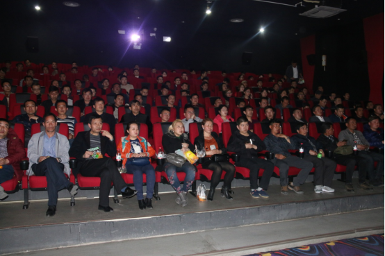 青物集團(tuán)黨委集中組織觀看優(yōu)秀紀(jì)錄片《厲害了，我的國》